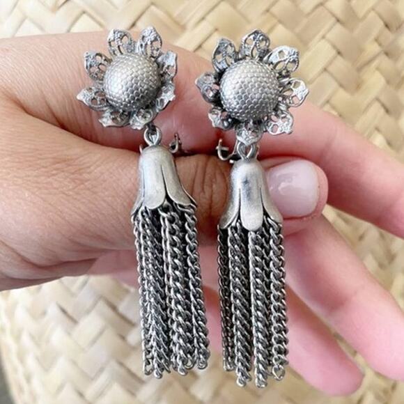 Vintage Rare Unique Sunflower Chain Tassel Dangle Clip Earrings Silver Metal - Picture 2 of 10